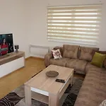 Villa 4 *