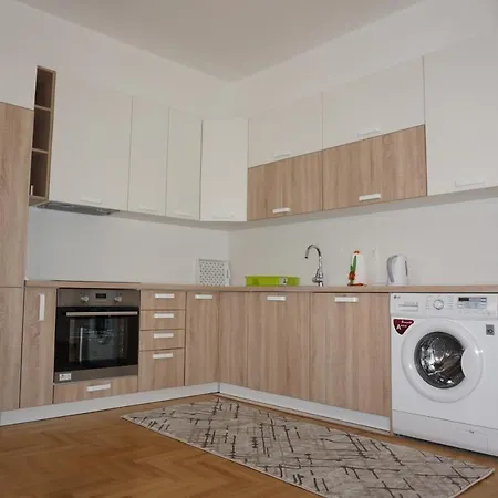 Villa 4 *